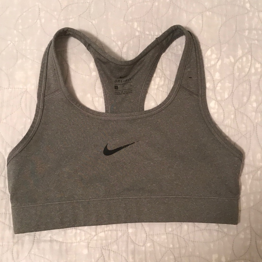 Small gray nike women’s sports bra great condition